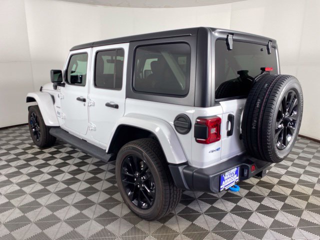 Used 2023 Jeep Wrangler Unlimited Sahara AWD/4WD image 8
