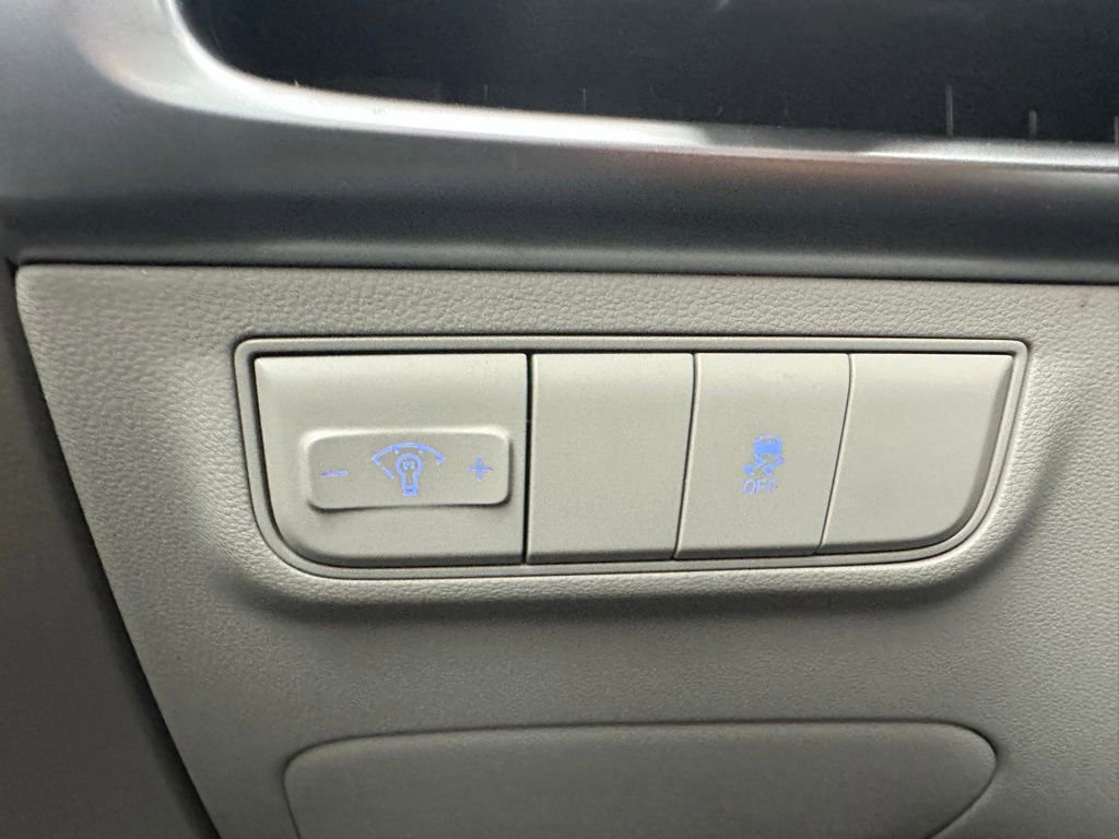 Used 2025 Hyundai Tucson SE image 12