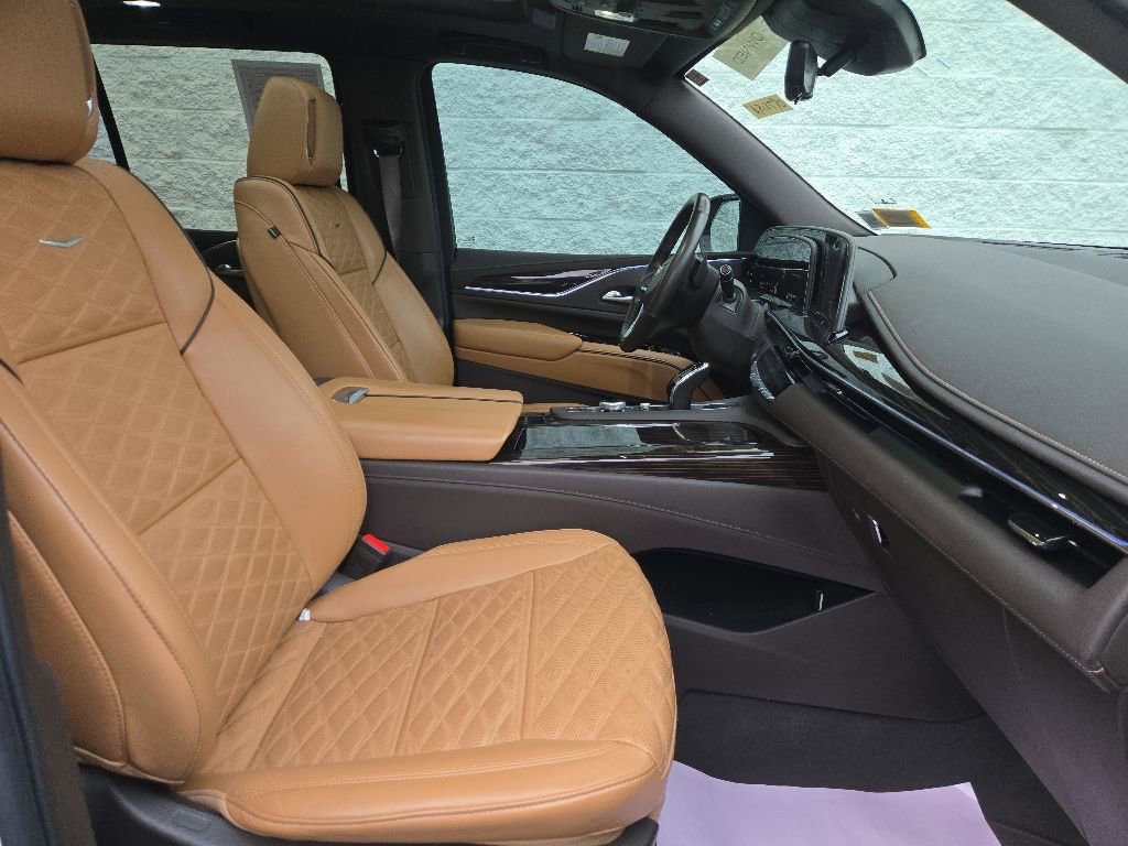 Certified 2021 Cadillac Escalade Premium Luxury AWD/4WD image 25
