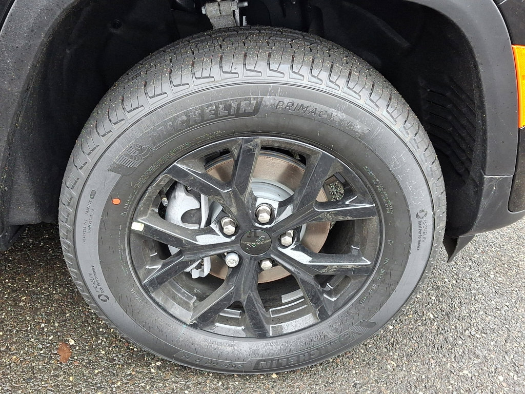 New 2026 Jeep Grand Cherokee Altitude image 4