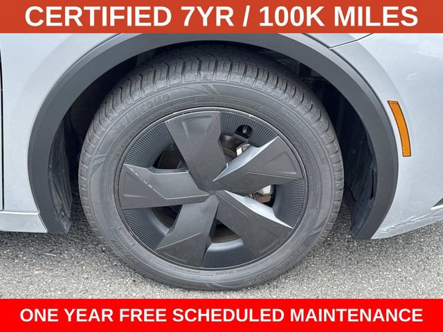 Used 2025 Toyota Prius LE FWD image 7