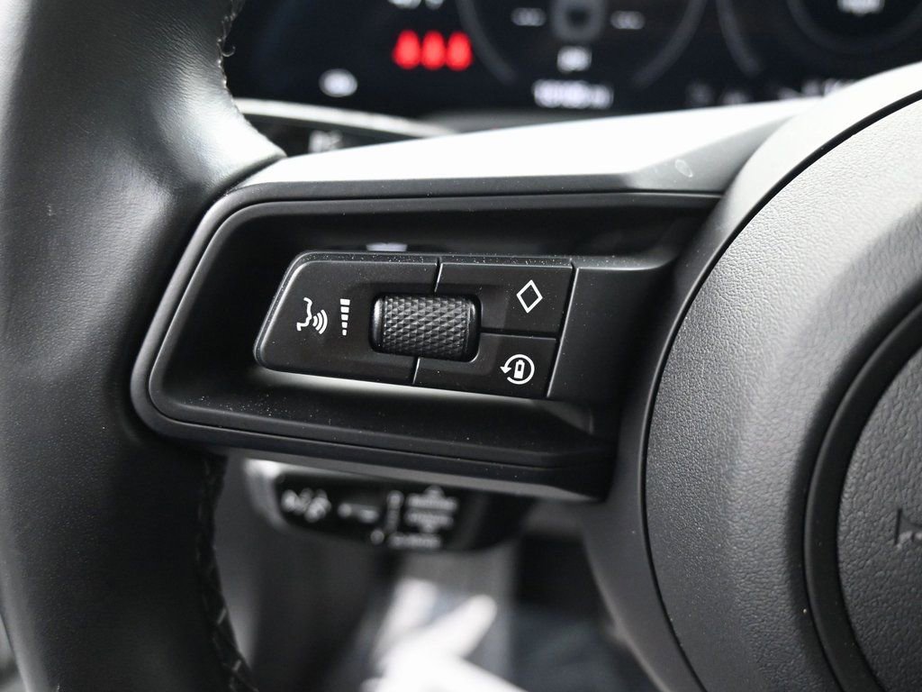 Used 2022 Porsche Taycan image 20