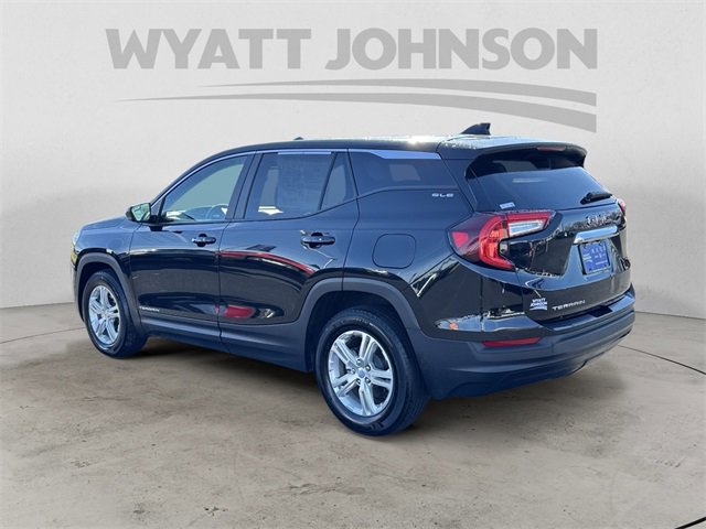 Used 2024 GMC Terrain SLE image 3