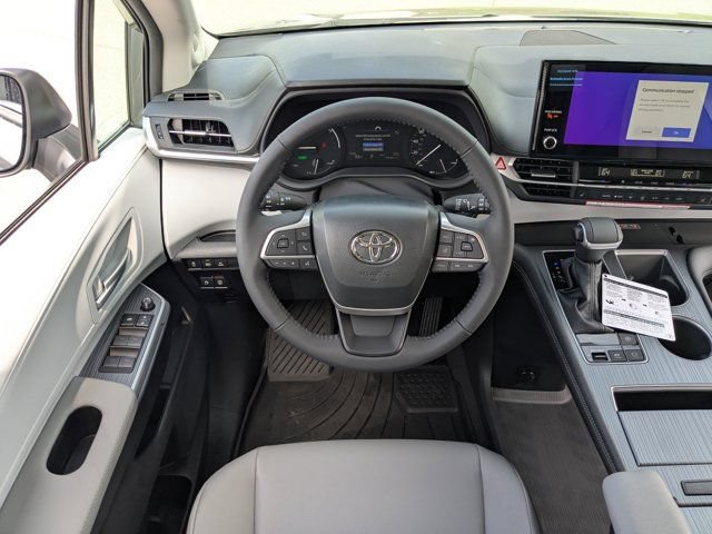 New 2026 Toyota Sienna XLE FWD image 17