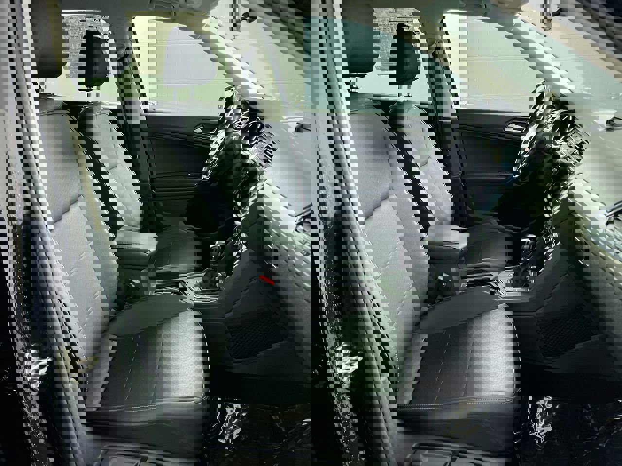 Used 2018 Volkswagen Tiguan SE image 32