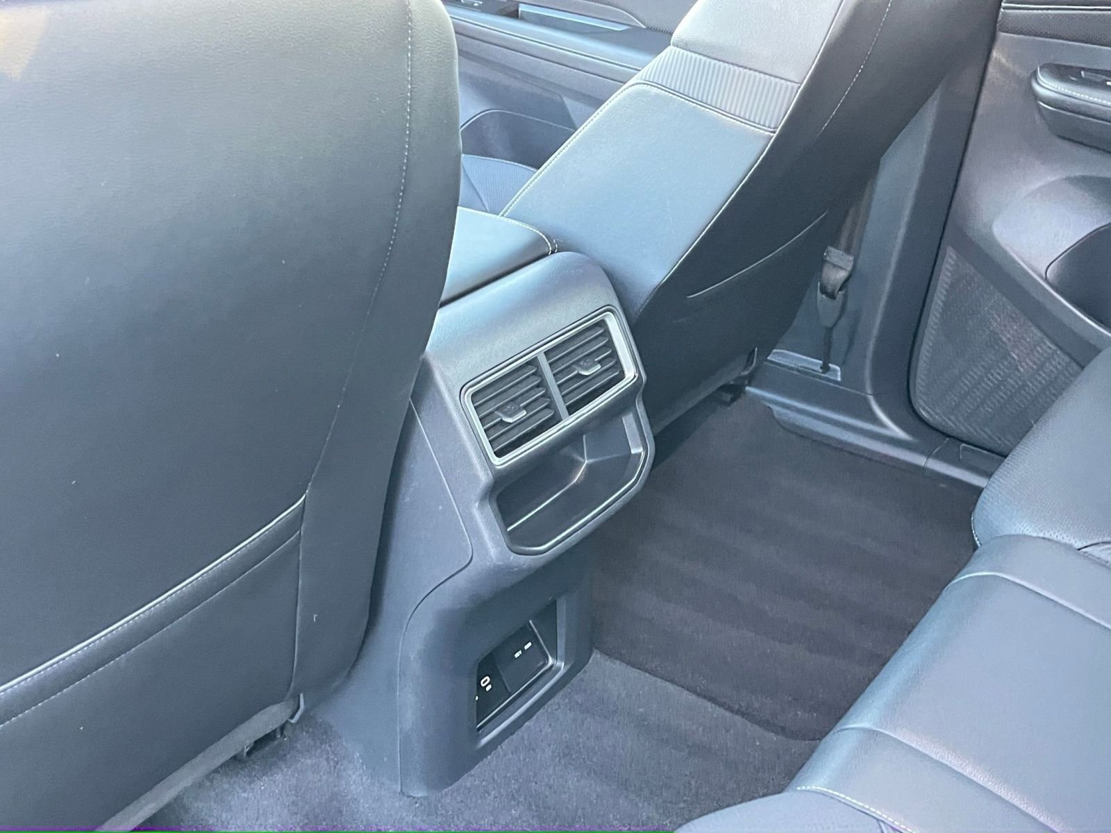 Used 2025 Volkswagen Atlas Cross Sport SE image 25