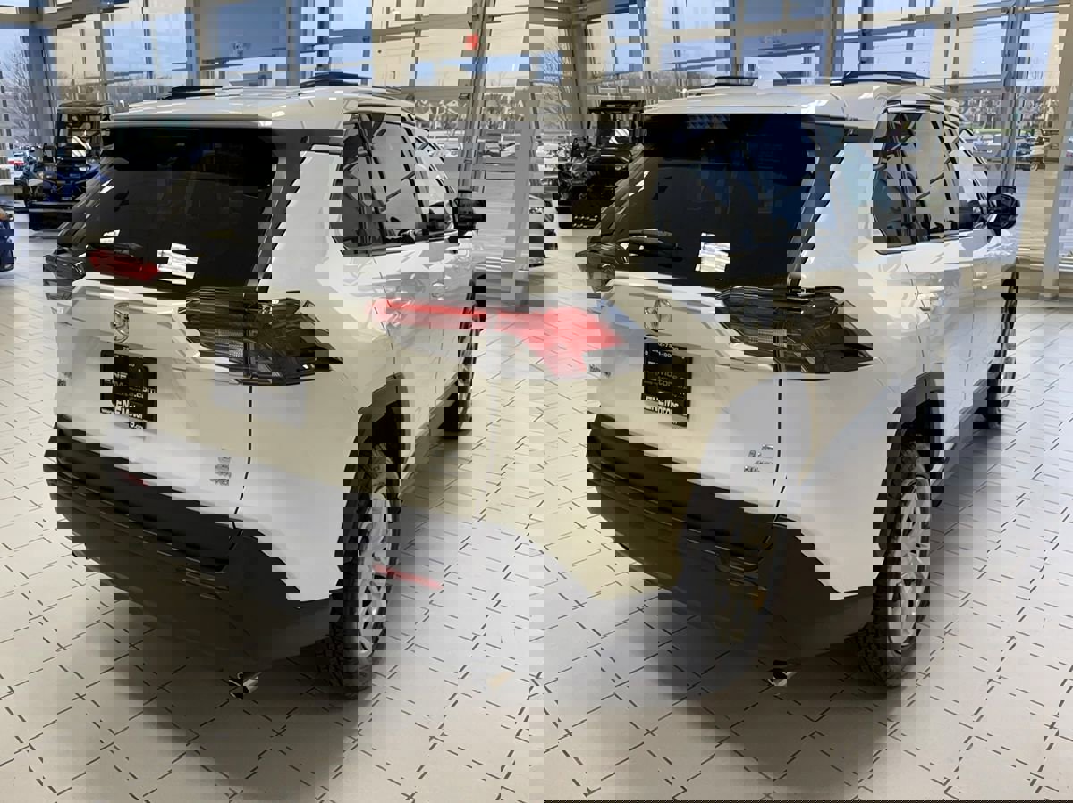 Used 2019 Toyota RAV4 LE w/ All Weather Liner Package AWD/4WD image 8