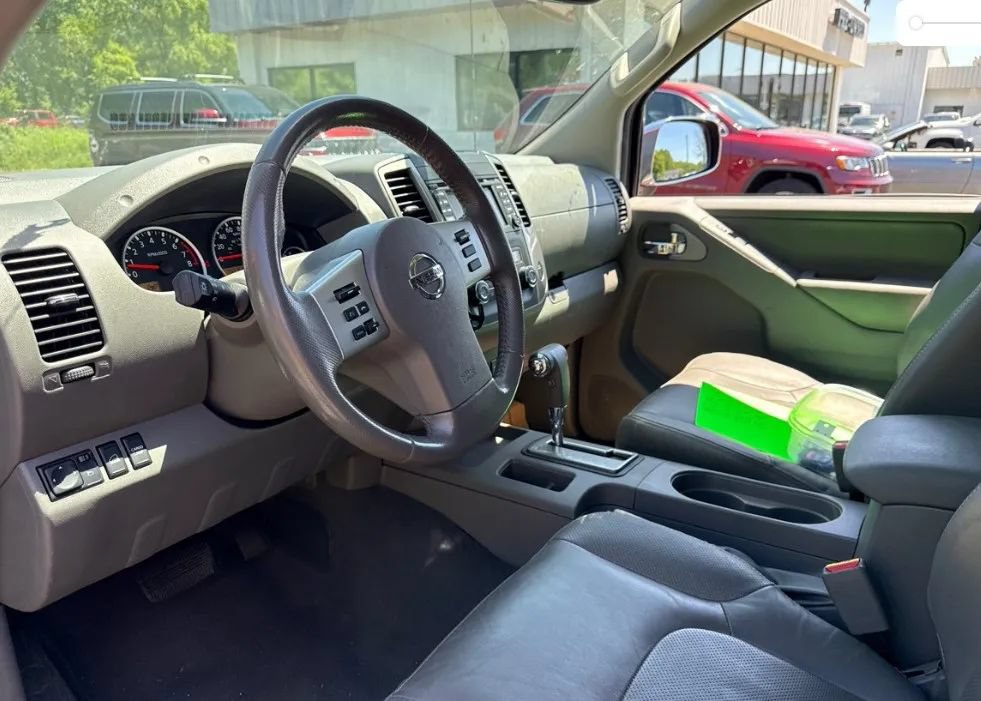 Used 2019 Nissan Frontier SL AWD/4WD image 2
