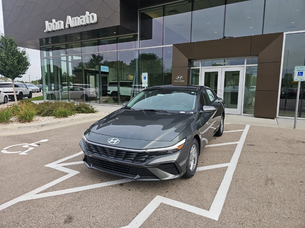 New 2026 Hyundai Elantra SE