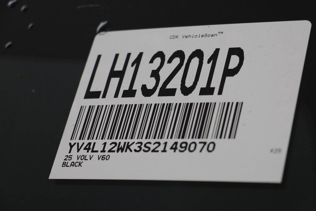 Used 2025 Volvo V60 B5 Cross Country Plus image 24