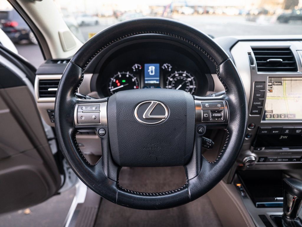 Used 2018 Lexus GX 460 image 17