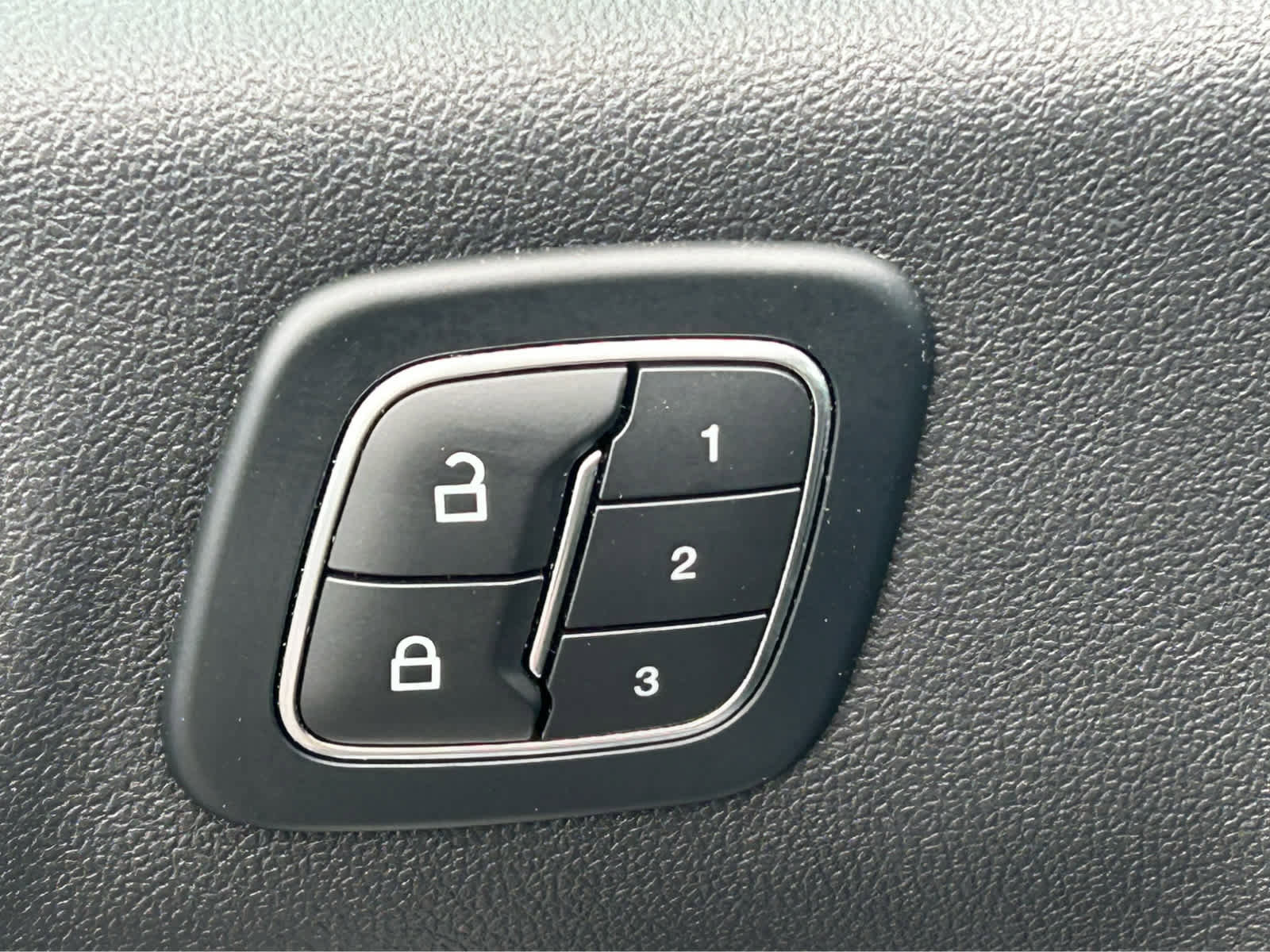 Used 2025 Ford Escape Platinum AWD/4WD image 17
