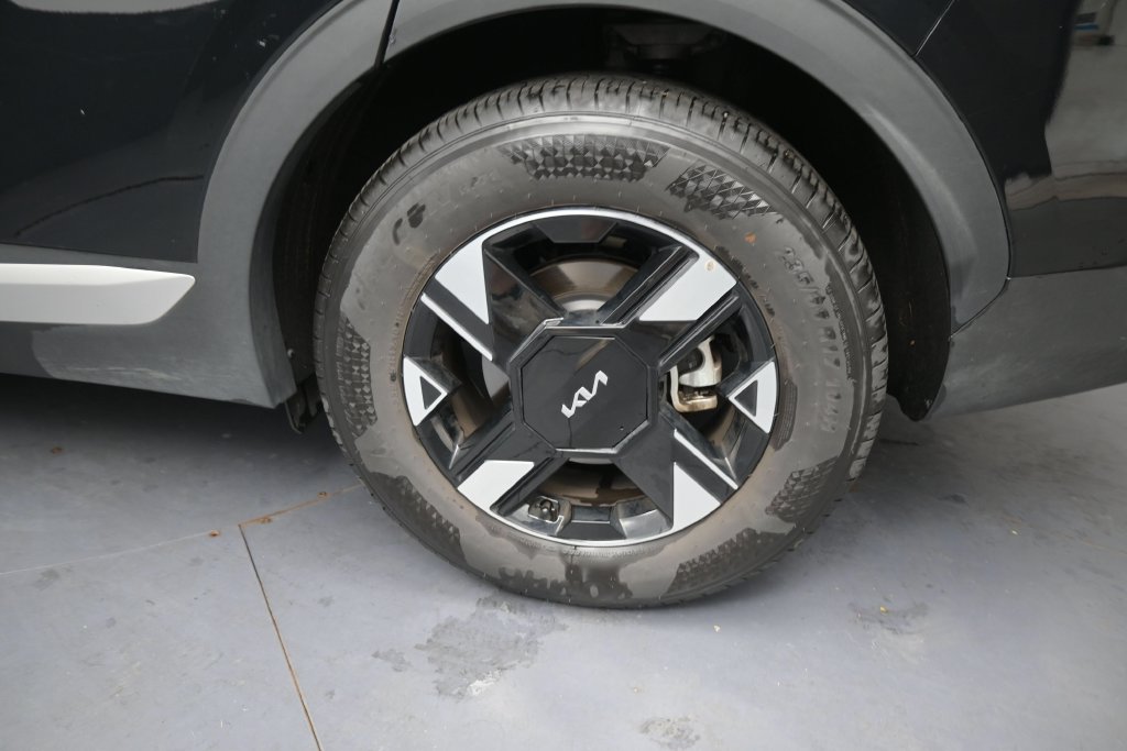 Used 2026 Kia Sportage LX FWD image 13