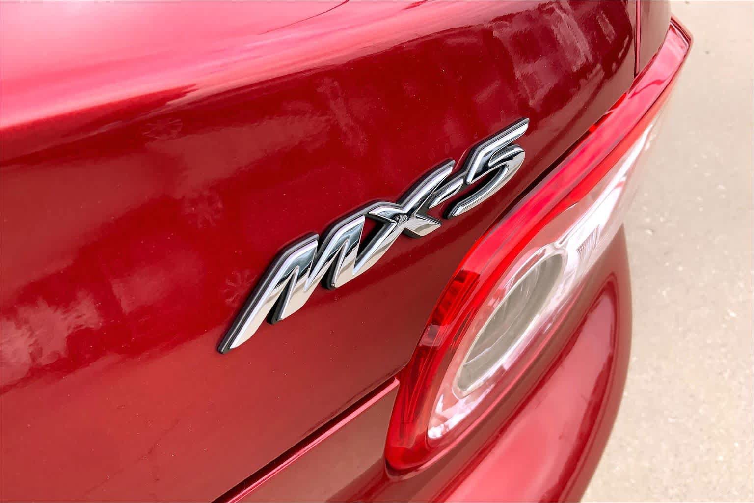 Used 2015 MAZDA MX-5 Miata Grand Touring w/ Premium Package RWD image 10