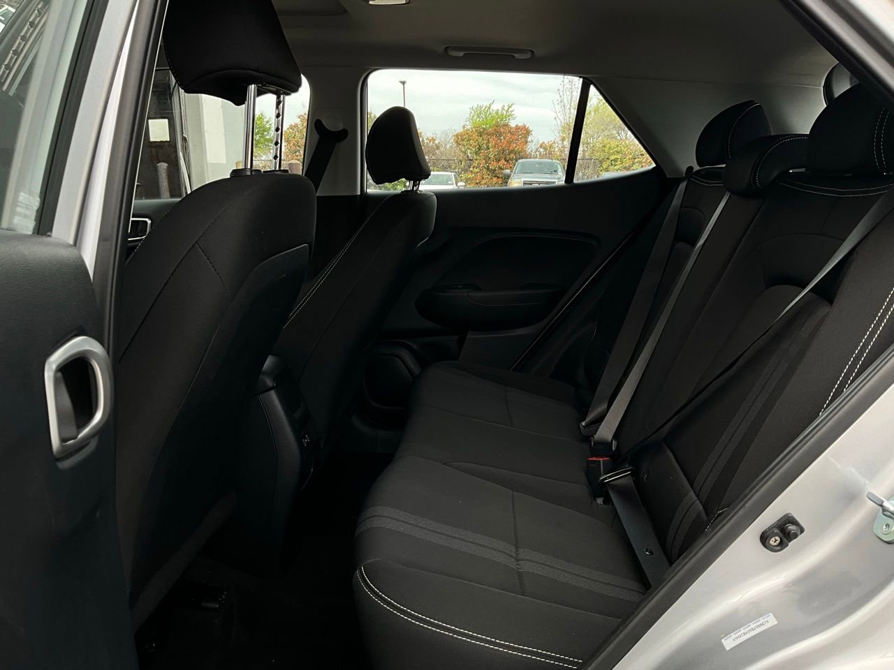 Used 2025 Hyundai Venue SEL image 11