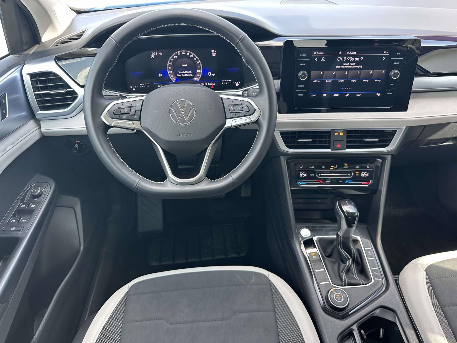 Used 2025 Volkswagen Taos SE AWD/4WD image 8