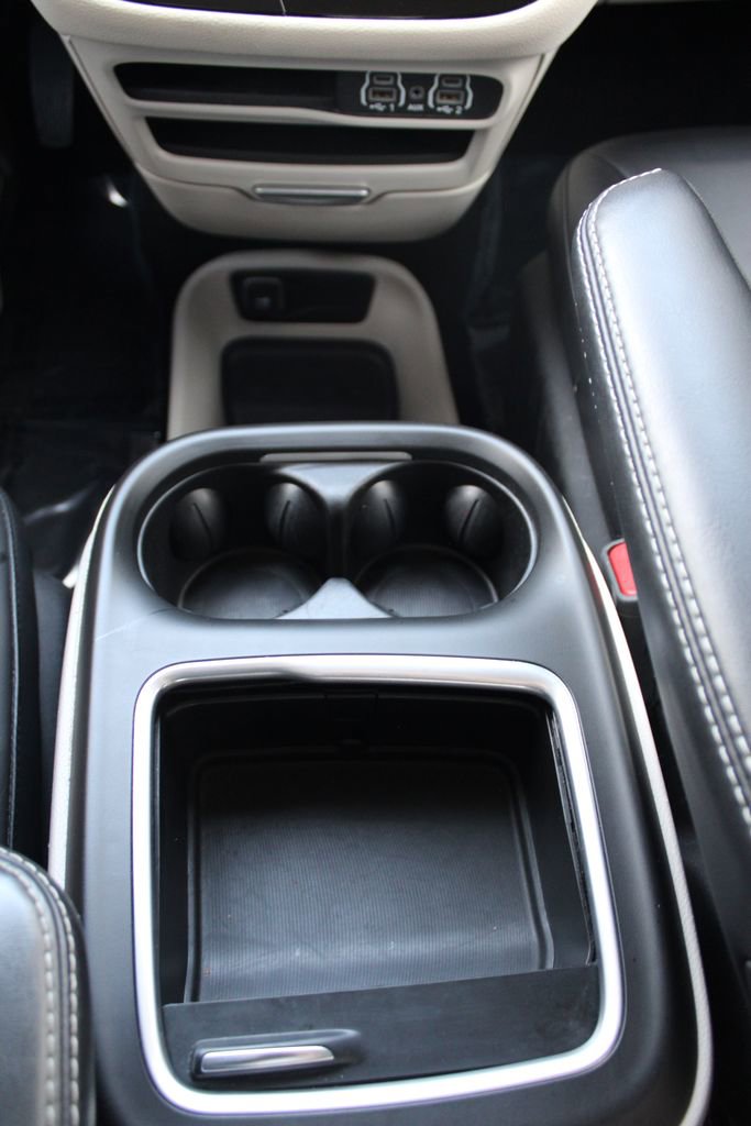 Used 2024 Chrysler Pacifica Select FWD image 25