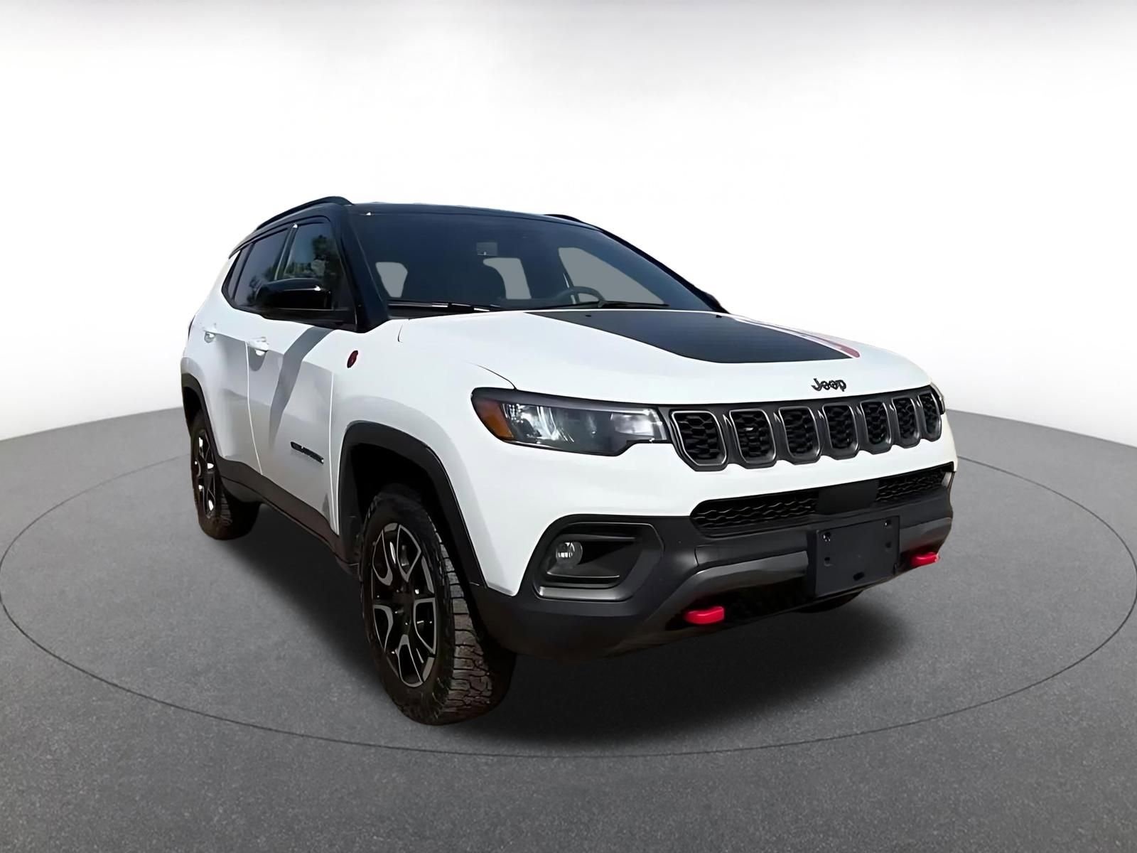 Used 2025 Jeep Compass Trailhawk AWD/4WD image 3