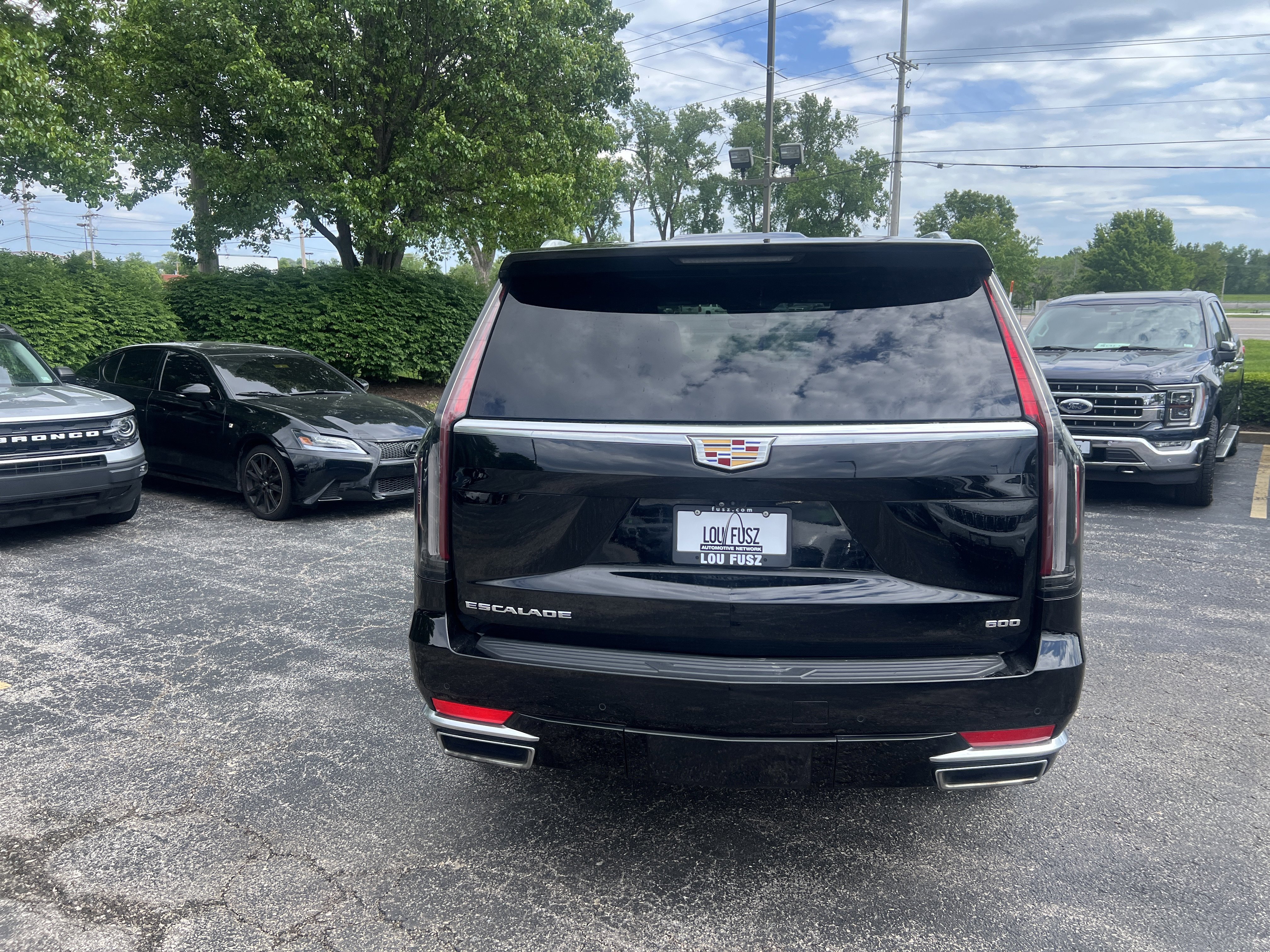 Used 2023 Cadillac Escalade Premium Luxury w/ LPO, Floor Liner Package AWD/4WD image 6