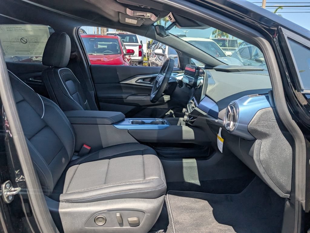 New 2026 Chevrolet Equinox EV LT w/ Convenience Package II FWD image 7
