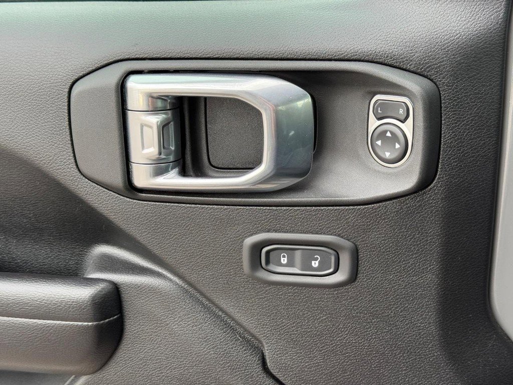 Used 2021 Jeep Gladiator Sport image 25