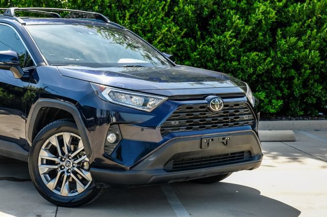 Used 2020 Toyota RAV4 XLE Premium AWD/4WD image 9