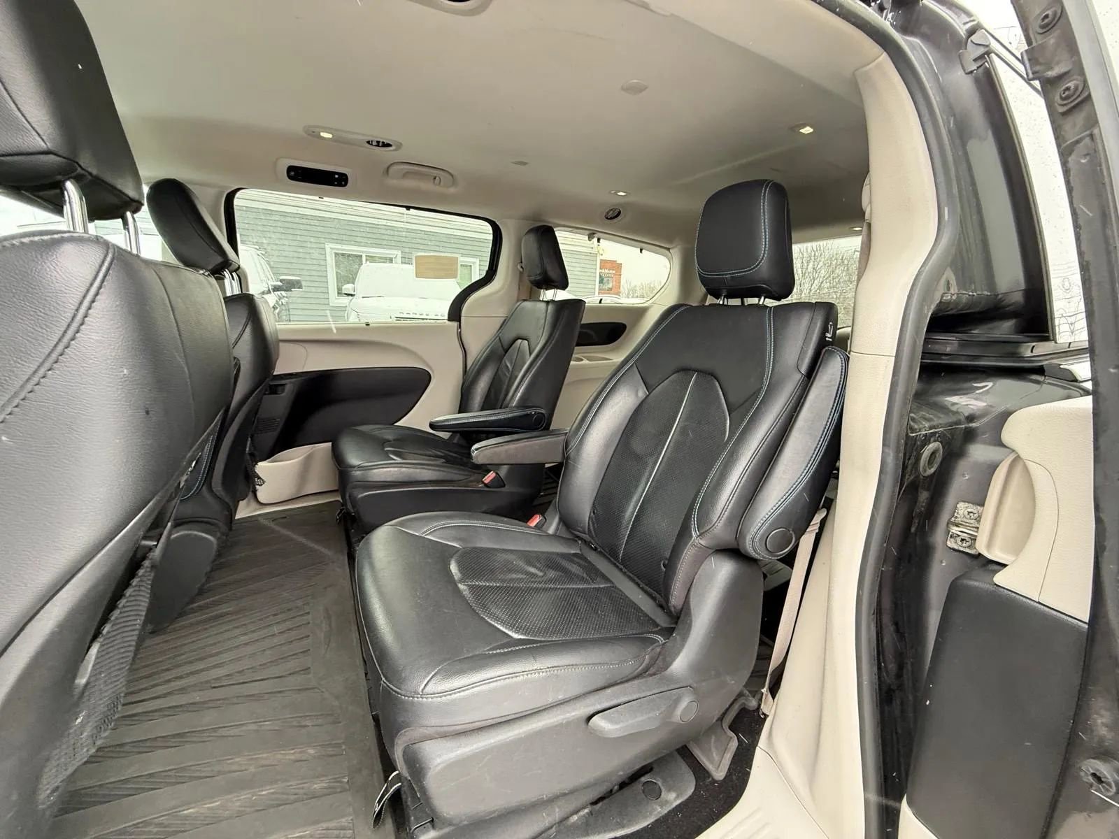 Used 2021 Chrysler Pacifica Touring-L image 18