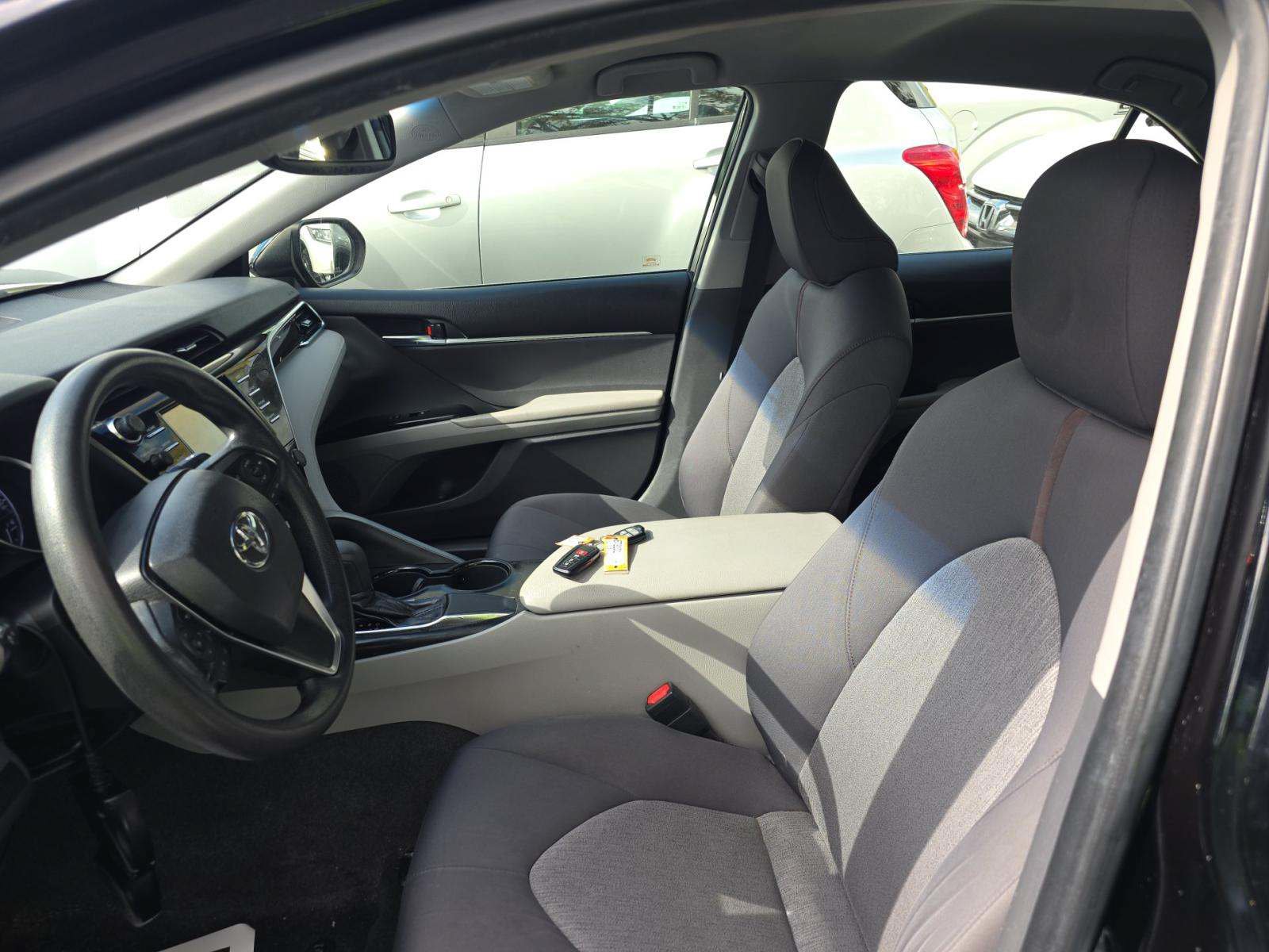 Used 2018 Toyota Camry LE w/ Convenience Package FWD image 3