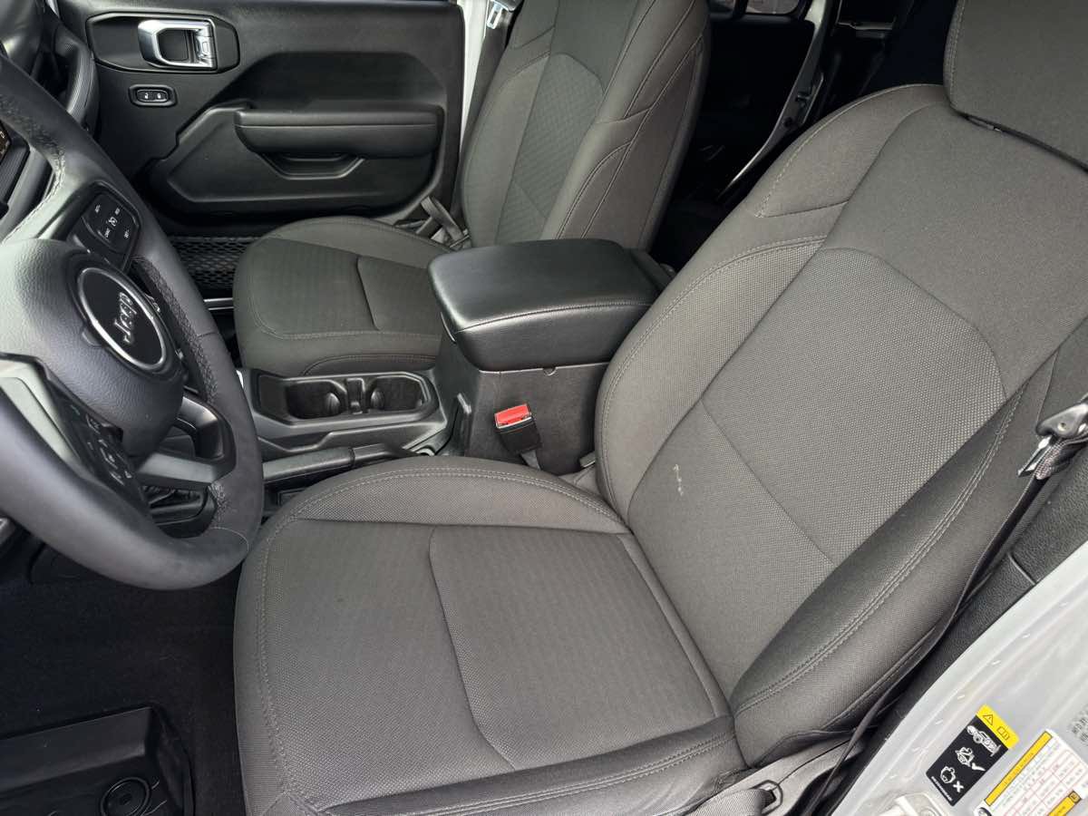 Used 2023 Jeep Gladiator Sport AWD/4WD image 16