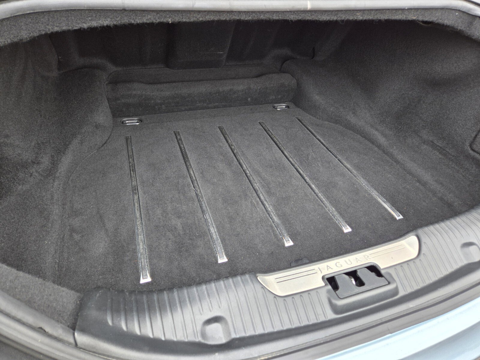 Used 2011 Jaguar XJ L image 11