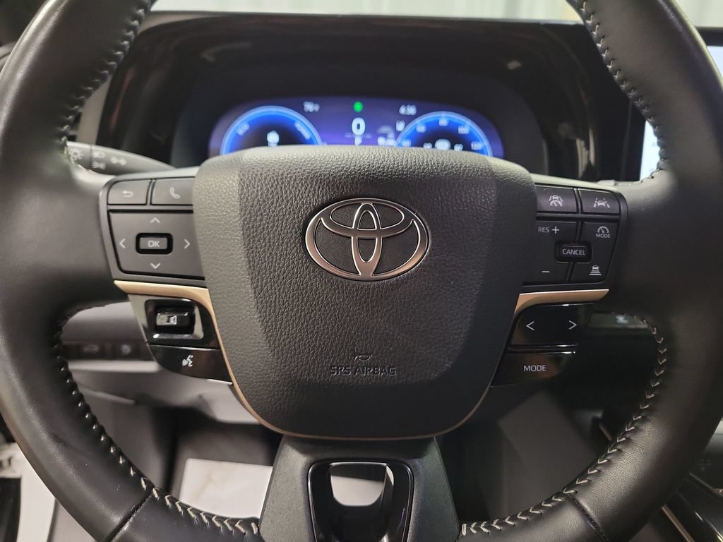 Used 2025 Toyota Crown AWD/4WD image 19