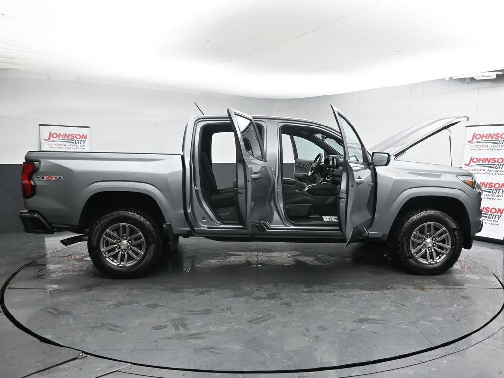 Used 2023 Chevrolet Colorado LT w/ LT Convenience Package II AWD/4WD image 41