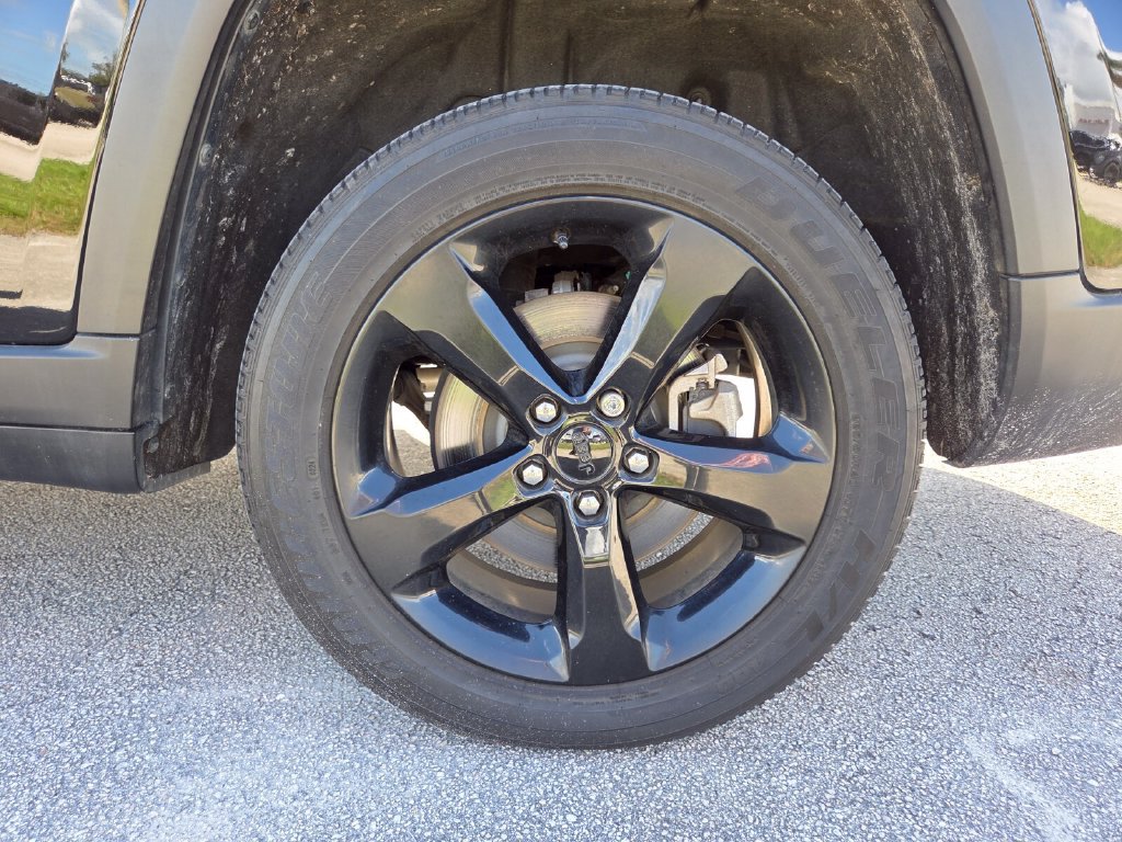 Used 2024 Jeep Grand Cherokee L Altitude AWD/4WD image 22