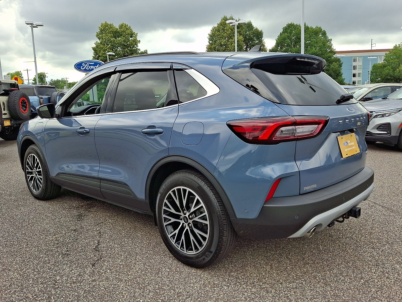 Used 2023 Ford Escape SE w/ PHEV Premium Package FWD image 7