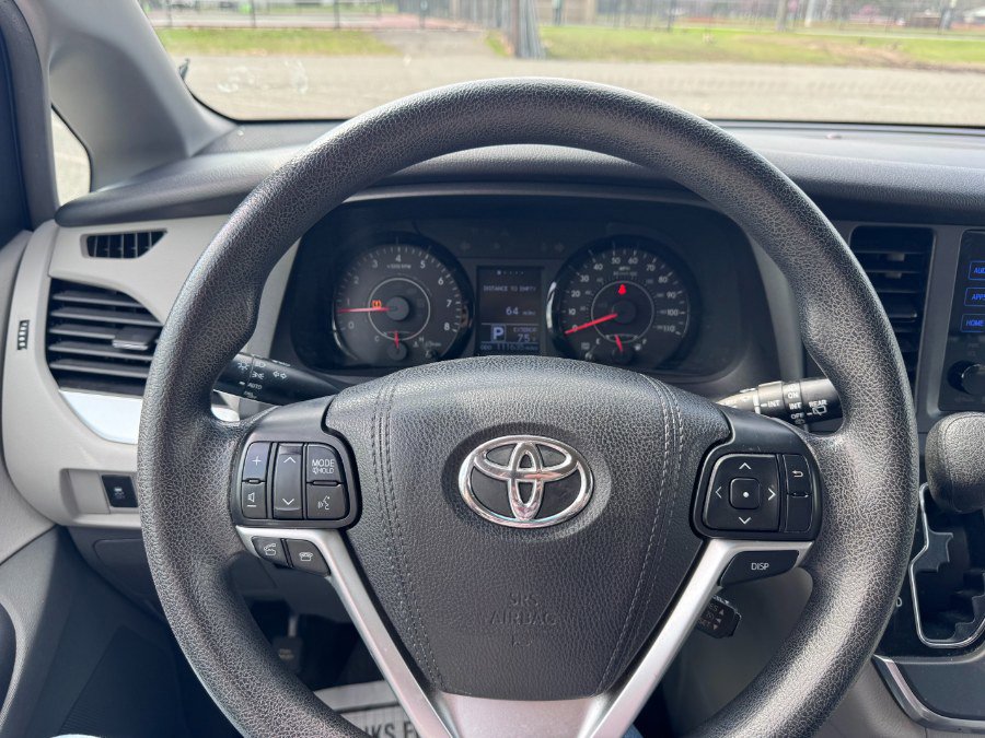 Used 2016 Toyota Sienna LE image 14