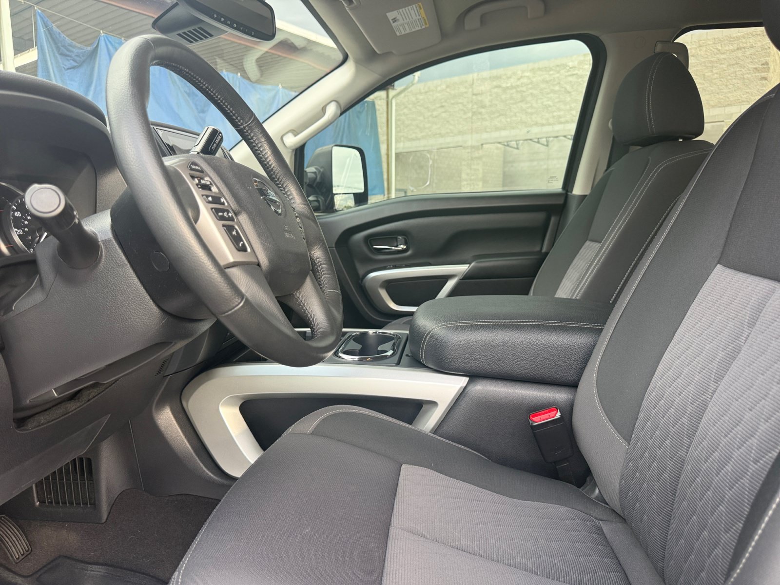 Used 2022 Nissan Titan SV w/ SV Convenience Package RWD image 13