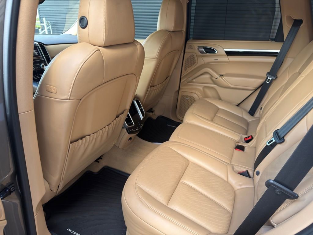 Used 2016 Porsche Cayenne image 8