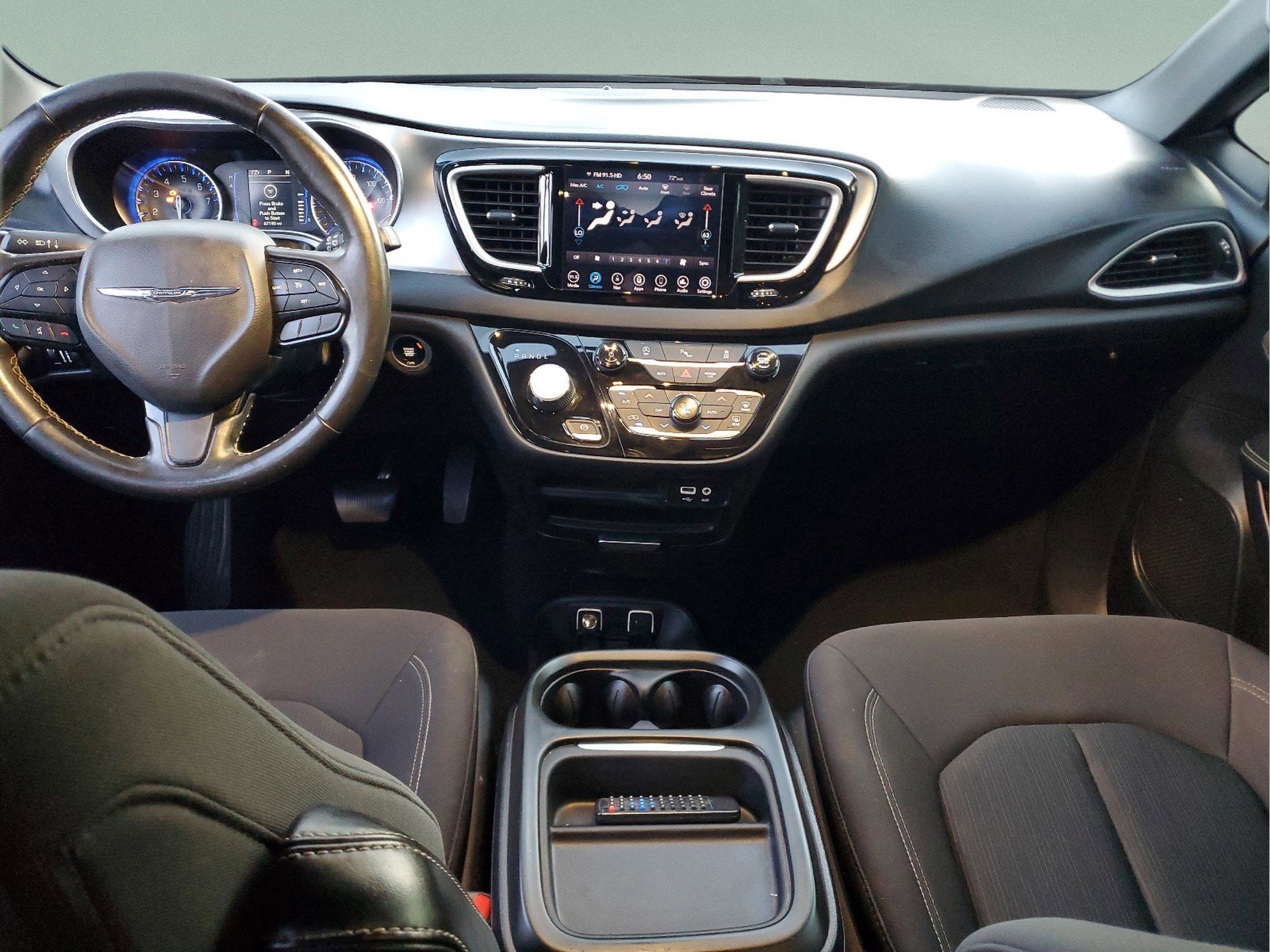 Used 2020 Chrysler Pacifica Touring w/ S Appearance Package FWD image 7
