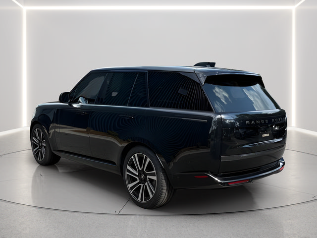 Used 2023 Land Rover Range Rover SE AWD/4WD image 3