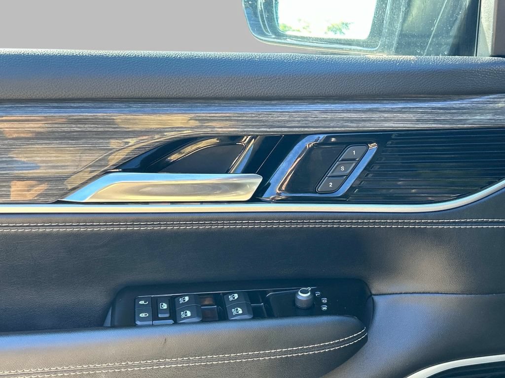 Used 2022 Jeep Wagoneer Series III w/ Flexible Seating Group AWD/4WD image 15