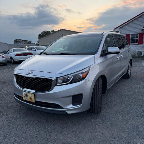 Used 2017 Kia Sedona LX w/ LX Essentials Premium Package FWD image 4