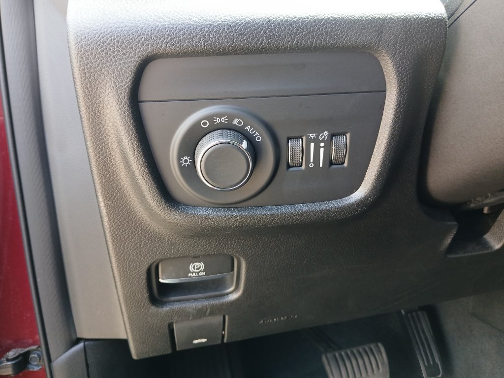 Used 2023 Jeep Grand Cherokee Laredo RWD image 12
