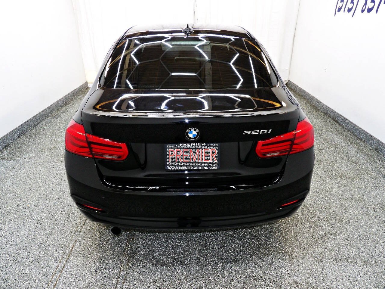 Used 2018 BMW 320i Sedan RWD image 5