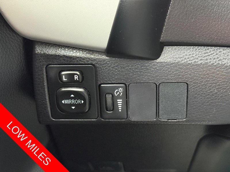 Used 2018 Toyota Corolla LE FWD image 29