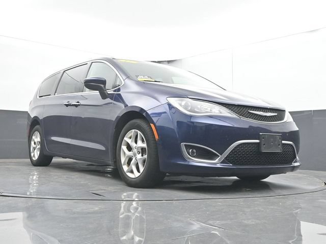 Used 2017 Chrysler Pacifica Touring Plus w/ Tire & Wheel Group FWD image 24