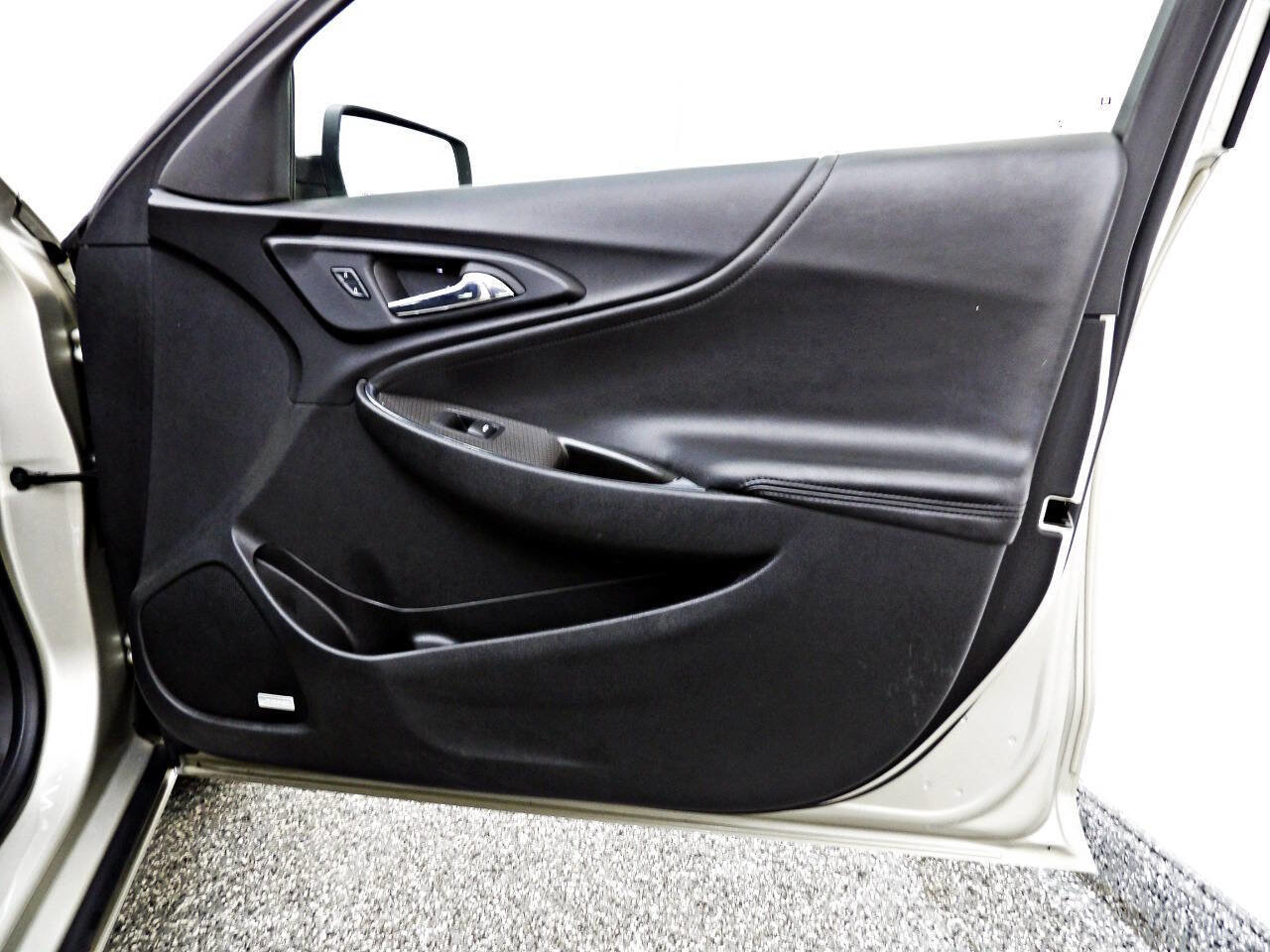 Used 2016 Chevrolet Malibu Hybrid w/ Leather Package image 11