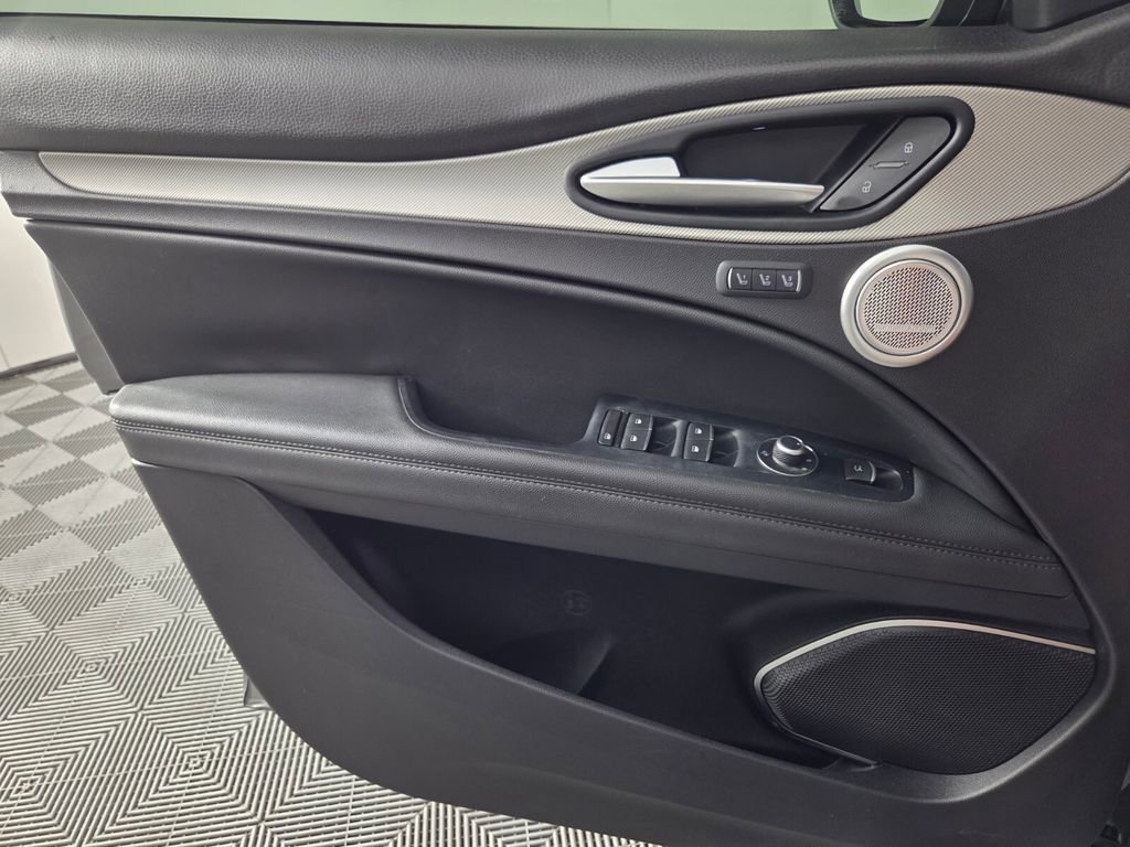 Used 2019 Alfa Romeo Stelvio Ti Sport w/ Quick Order Package 22S Sport AWD/4WD image 19