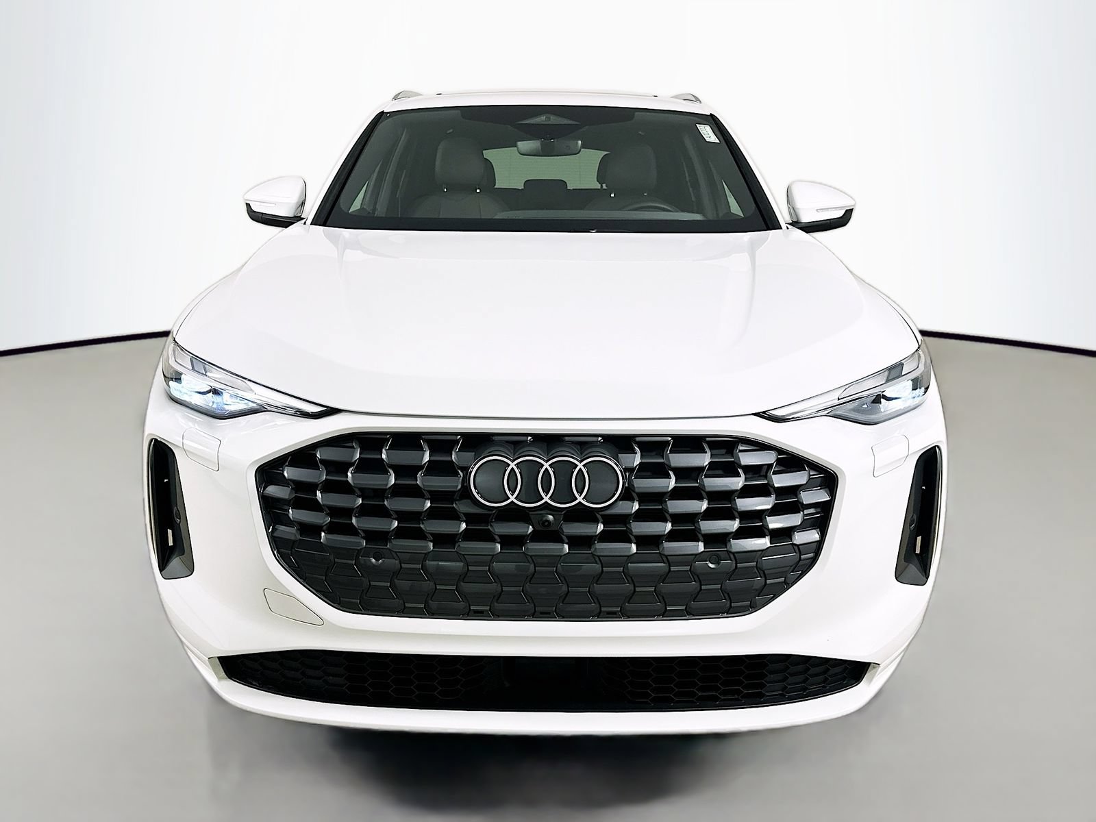 Used 2025 Audi Q5 Premium w/ Convenience Package AWD/4WD image 2