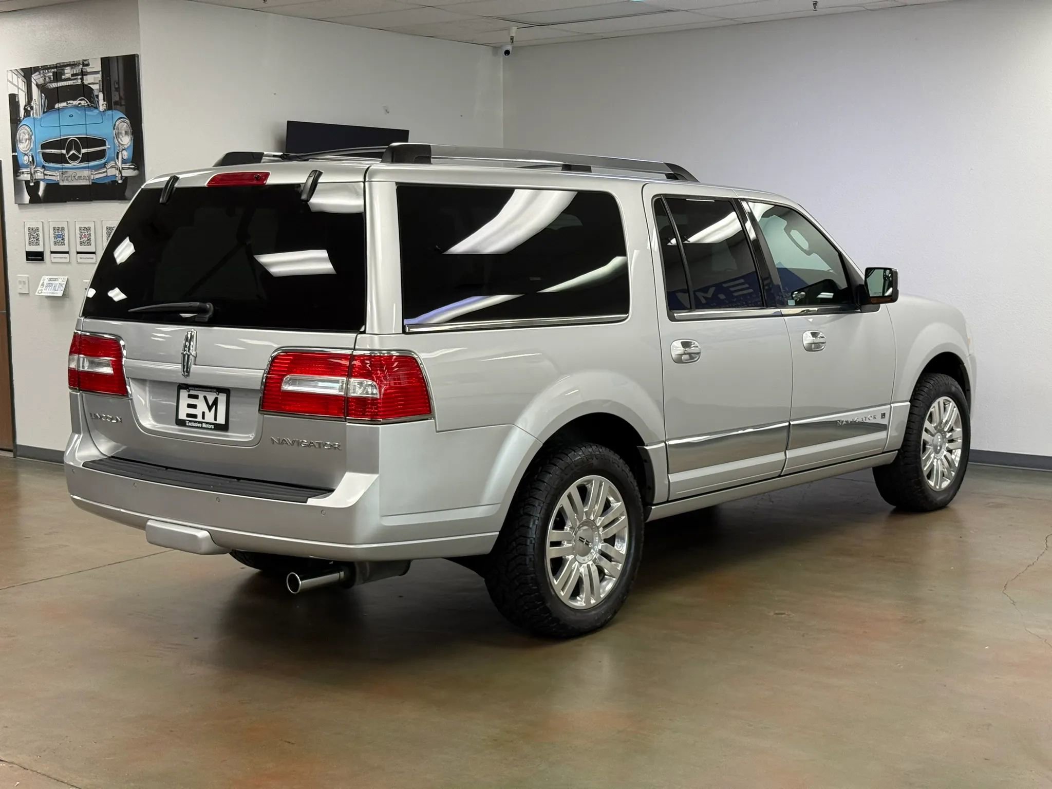 Used 2012 Lincoln Navigator L 4WD image 7