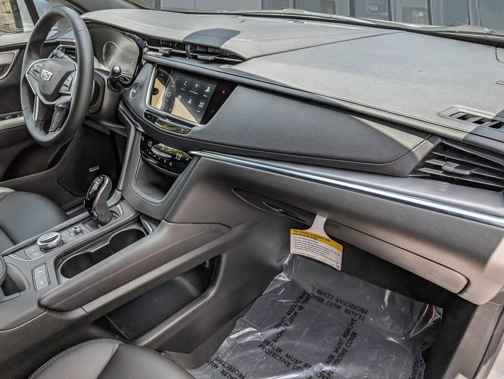 New 2025 Cadillac XT5 Luxury image 21